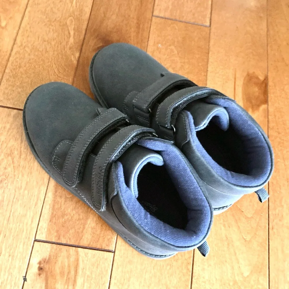 OshKosh B'Gosh Boys Axyl Gray Boots Size 2